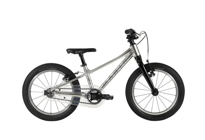 Marin Coast Trail 16 in Silver/Black
