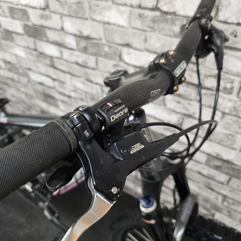 GT AVALANCHE ALL TERRA 1.0 WOMEN'S HARDTAIL MOUNTAIN BIKE - 17 INCH FRAME-1