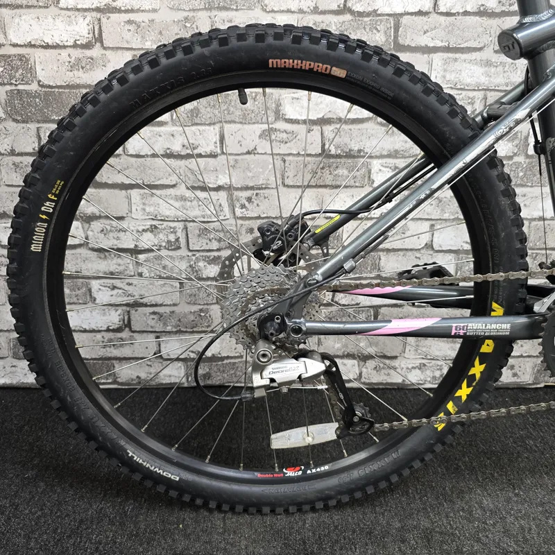 GT AVALANCHE ALL TERRA 1.0 WOMEN'S HARDTAIL MOUNTAIN BIKE - 17 INCH FRAME-3