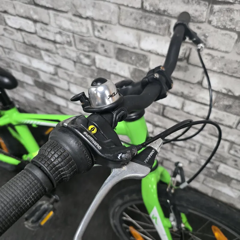 SPECIALIZED HOTROCK 20 CHILREN'S MOUNTAIN BIKE - 20 INCH WHEELS-1