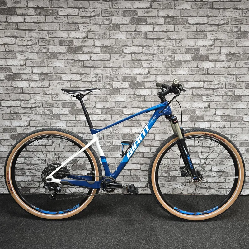 GIANT XTC ADVANCED CARBON HARDTAIL 29ER MOUNTAIN BIKE - MEDIUM 17.5 INCH FRAME-8