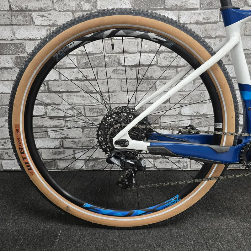 GIANT XTC ADVANCED CARBON HARDTAIL 29ER MOUNTAIN BIKE - MEDIUM 17.5 INCH FRAME-3