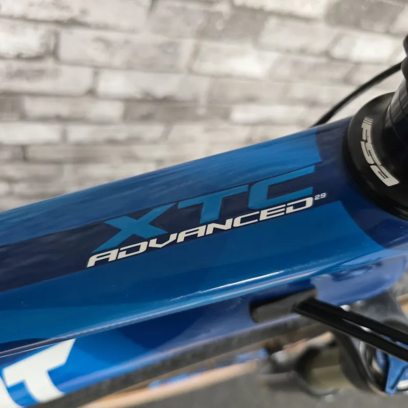 GIANT XTC ADVANCED CARBON HARDTAIL 29ER MOUNTAIN BIKE - MEDIUM 17.5 INCH FRAME-7