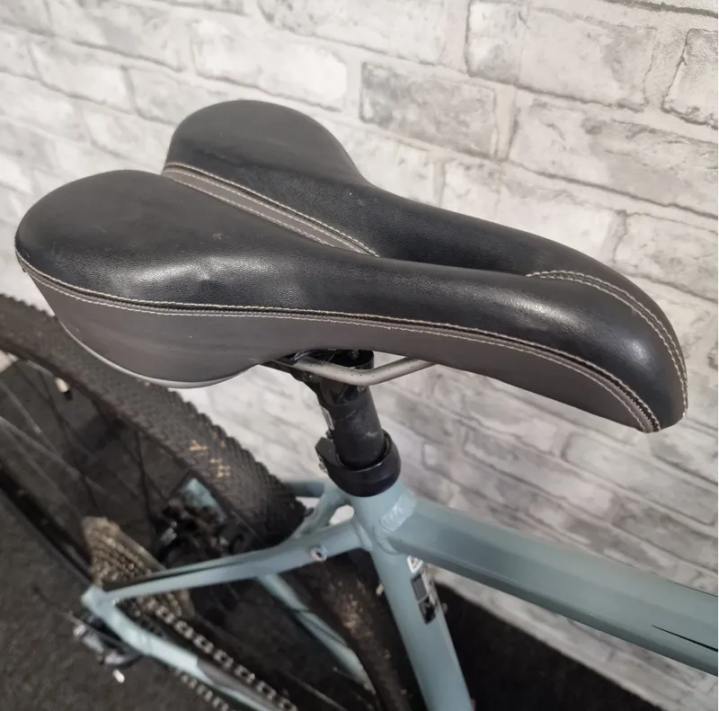 GIANT RAPID HYBRID COMMUTER BIKE - M/L 19 INCH FRAME-1