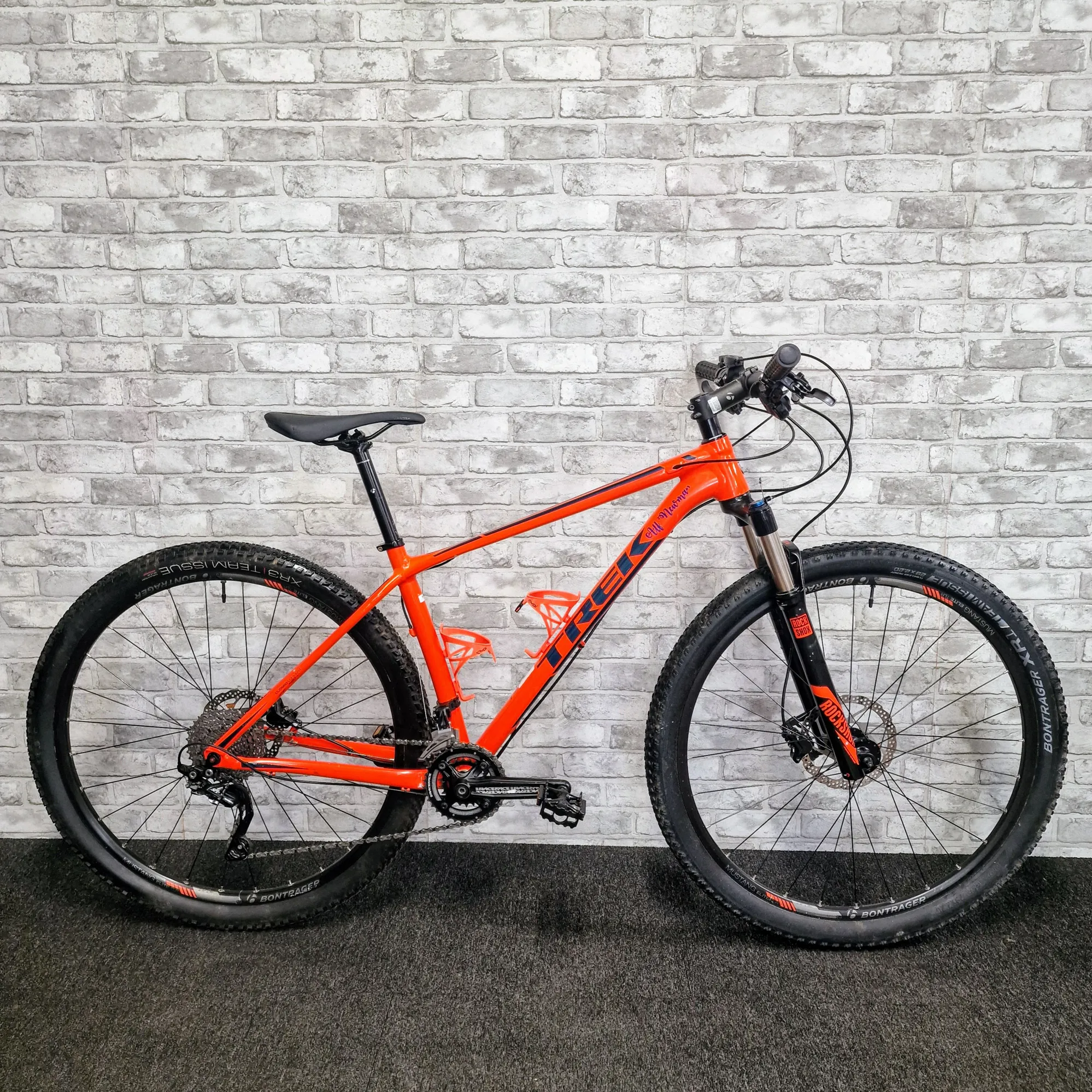 29 Inch Trek TREK SUPERFLY HARDTAIL 29ER MOUNTAIN BIKE - MEDIUM 17.5 INCH FRAME