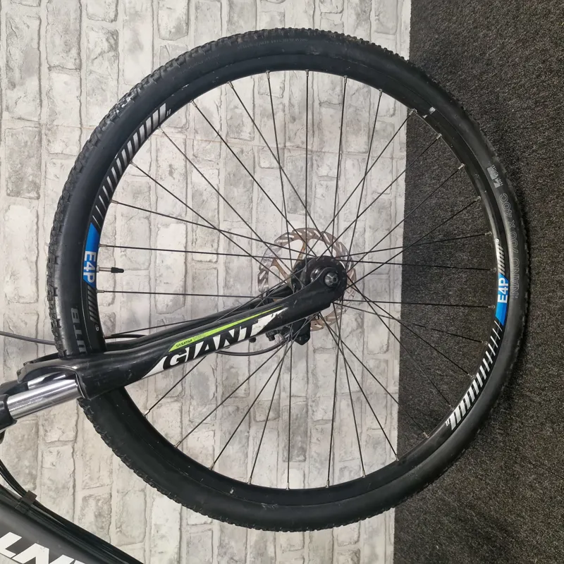 GIANT ROAM DISC HYBRID BIKE - MEDIUM FRAME-2