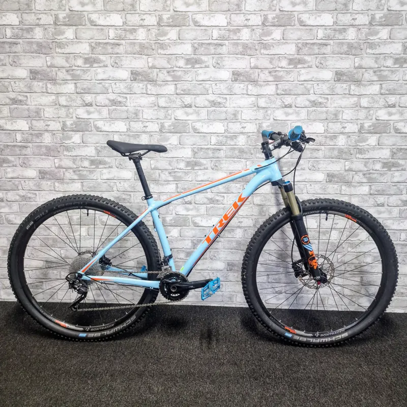 TREK SUPERFLY 7 HARDTAIL 29ER MOUNTAIN BIKE - MEDIUM 17.5 INCH FRAME