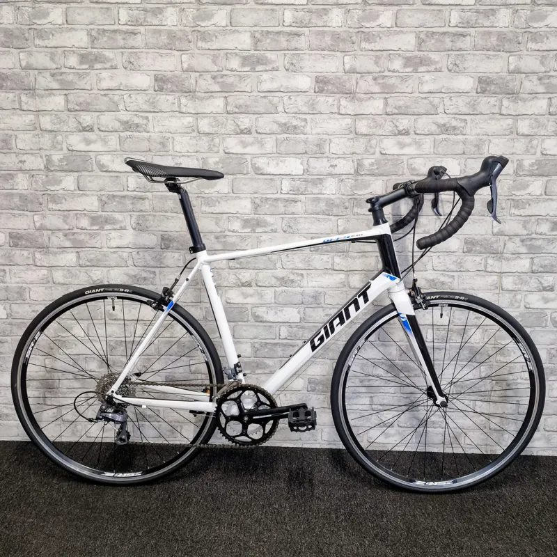 GIANT DEFY 4 ROAD BIKE - LARGE FRAME