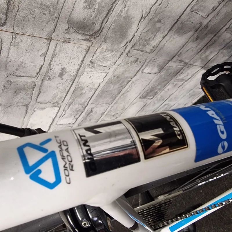 GIANT DEFY 1 ROAD BIKE - MEDIUM FRAME-6