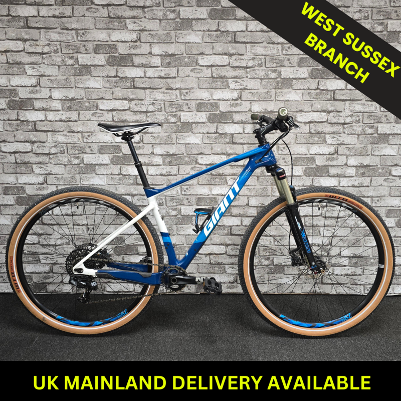 GIANT XTC ADVANCED CARBON HARDTAIL 29ER MOUNTAIN BIKE - MEDIUM 17.5 INCH FRAME