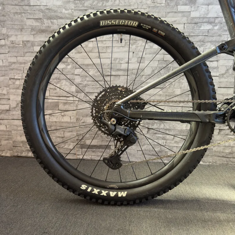 GIANT STANCE LARGE FULL SUSPENSION MOUNTAIN BIKE-1