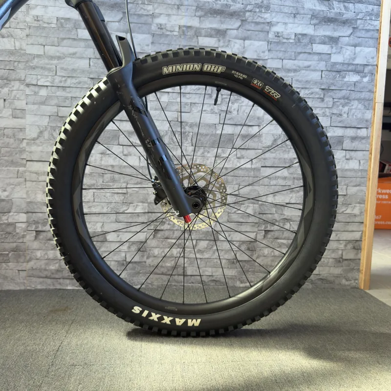 GIANT STANCE LARGE FULL SUSPENSION MOUNTAIN BIKE-4