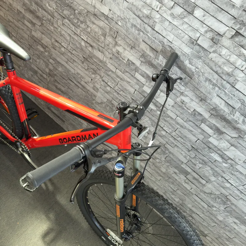 BOARDMAN LARGE MHT 8.6 MOUNTAIN BIKE RED-5