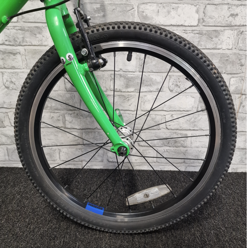 GREEN SQUISH 20 CHILDRENS HYRBID BIKE-4